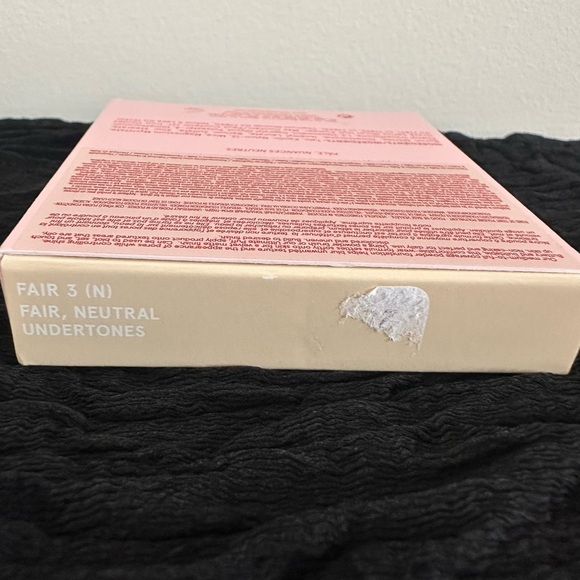 ONE/SIZE Foundation Powder in shade Fair 3 - Picture 3 of 3